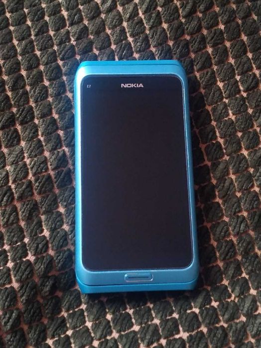 Nokia E7 Niebieska + Pudełko + Ładowarka + Słuchawki | Komplet | Do naprawy
