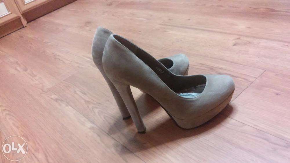 buty damskie na słupku