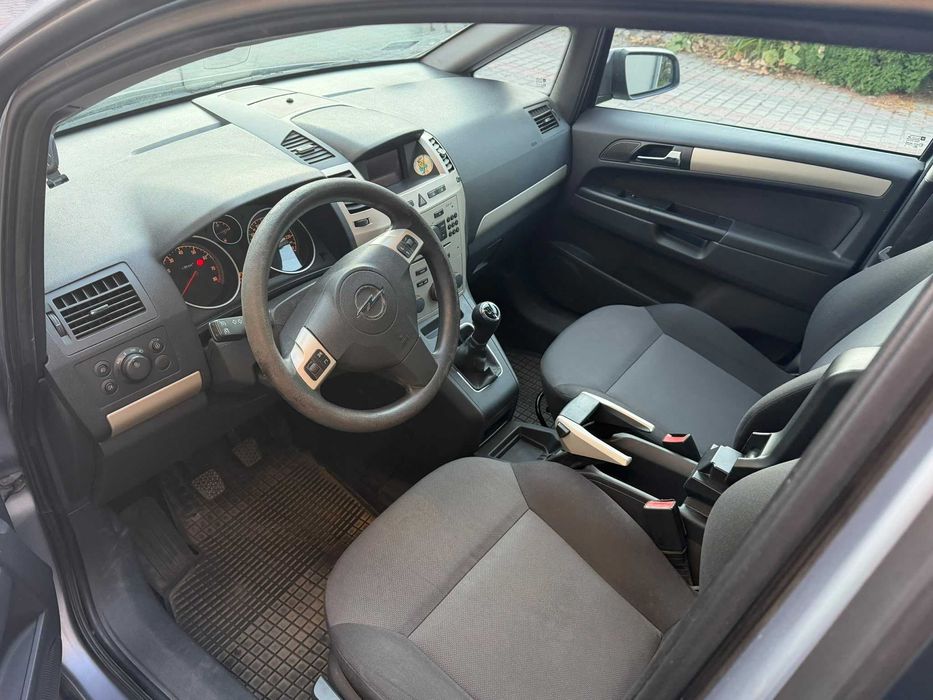 Opel Zafira 2008 rok Benzyna