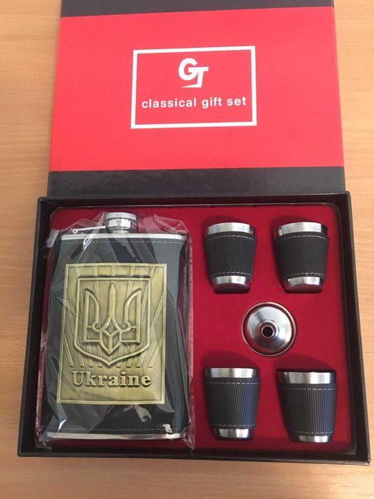 Подарункова фляга  в наборі 4 рюмки і лійка