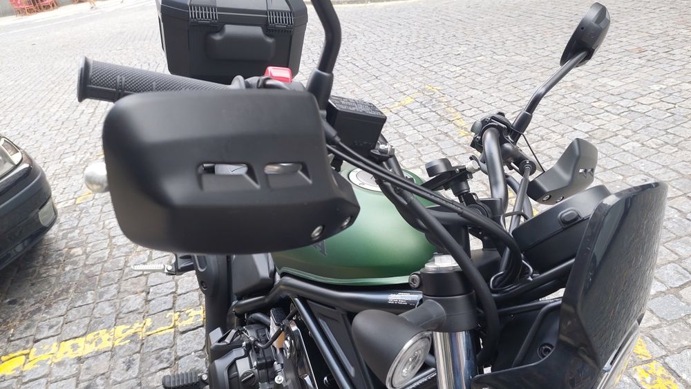 Honda CL 500 Scrambler de maio 2025 com apenas 650 km