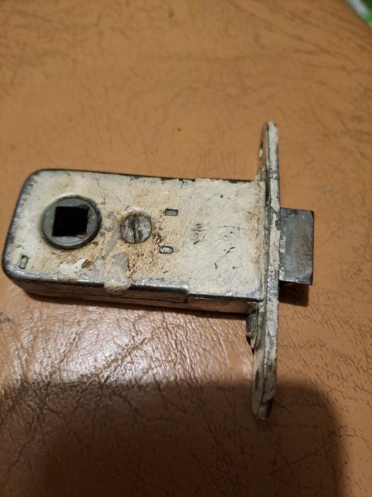 Zamek do drzwi wpuszczany