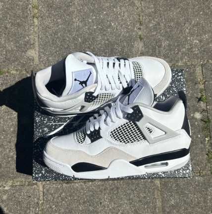 Jordan 4 retro Military black R.42