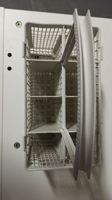 Cesto talheres. Máquina loiça