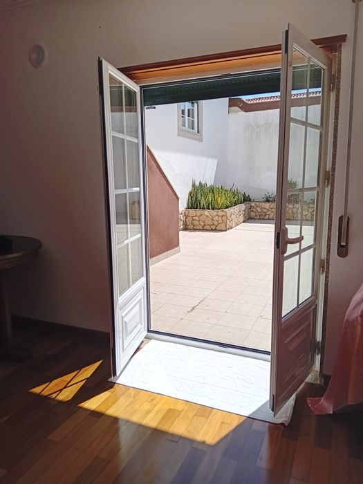 ARRENDO periferia de Torres Vedras .  Acesso privado