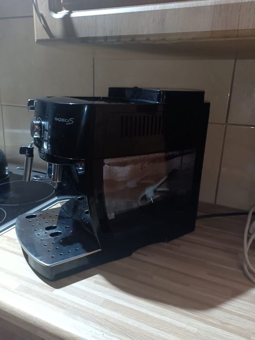 Ekspres ciśnieniowy De'Longhi ECAM