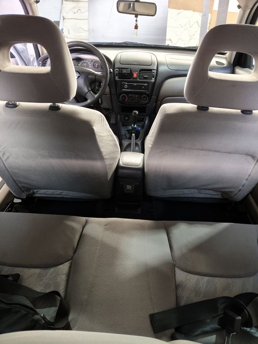 Vendo Nissan almera 1.5 gasolina 16 válvulas de 2002.