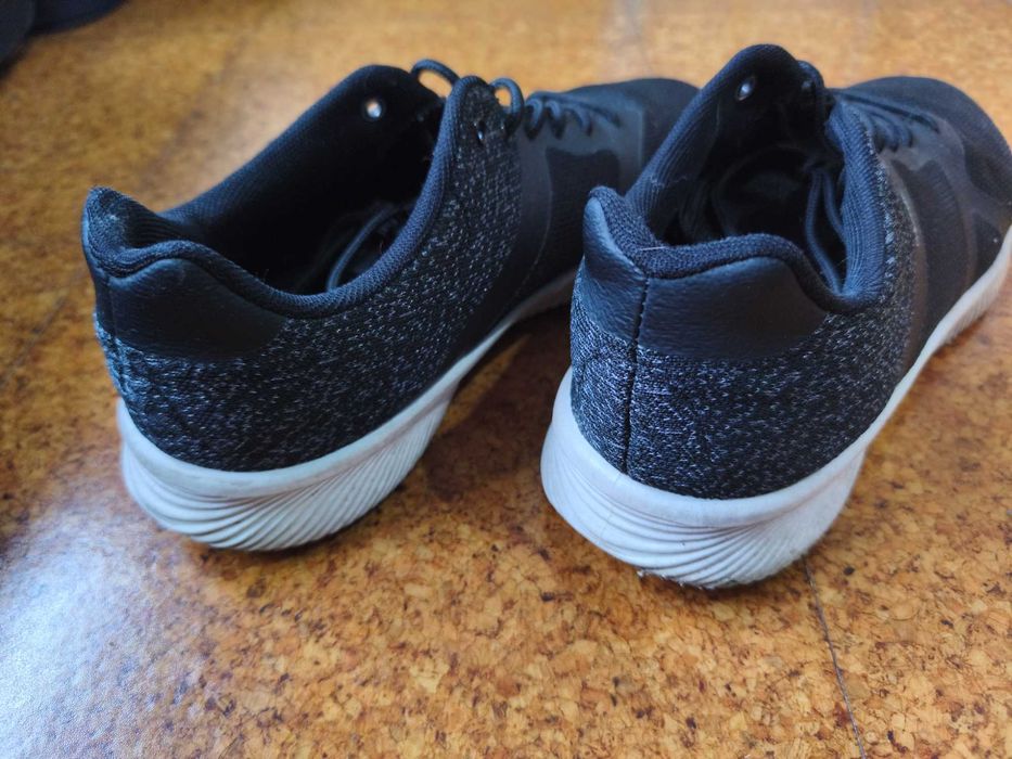 Sapatilhas de Desporto/Casual (Pretas)