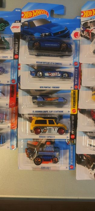 Hot Wheels BMW Nissan i inne Case K