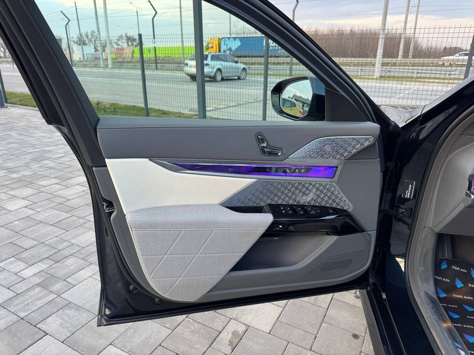 BMW i7 2023 freshauto