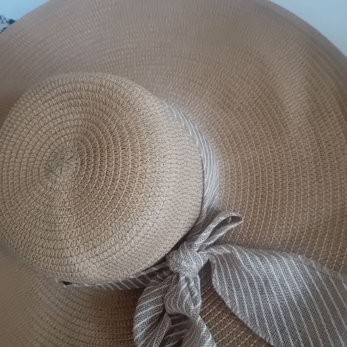 Śliczny kapelusz 56 cm obwód