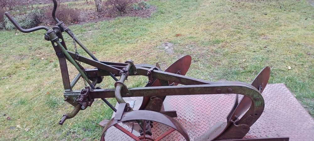 Двокорпусний плуг польський 2 35