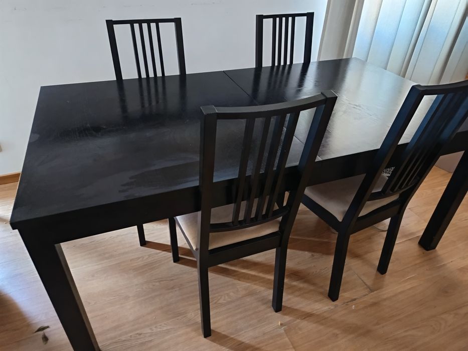Conjunto de mesa e cadeiras de refeição