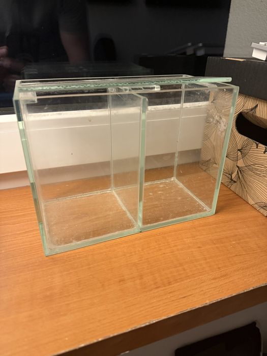 Akwarium z dwiema komorami