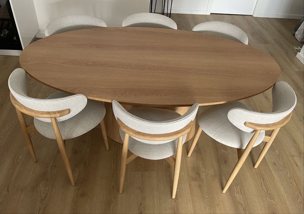 Mesa de jantar oval