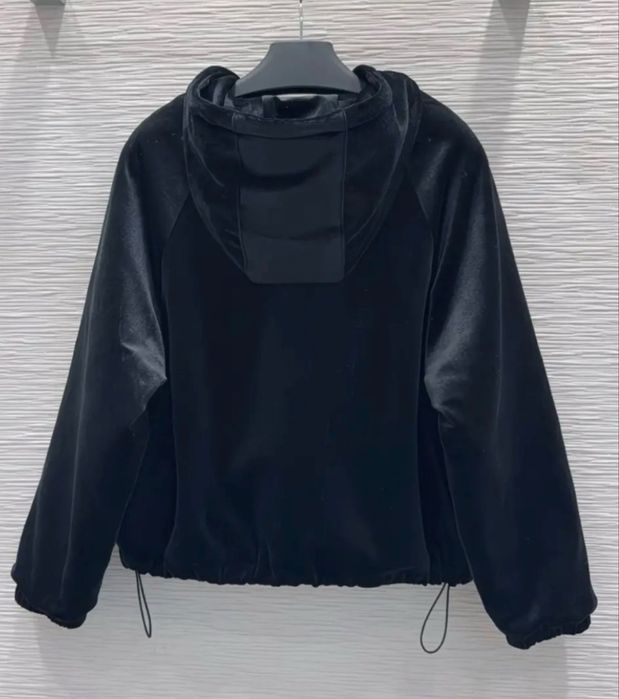 Жіноча куртка в стилі prada