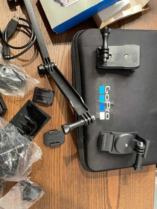 GoPro Hero 7 Black Com Duo baterias, Super suit e MUITOS Accesorios