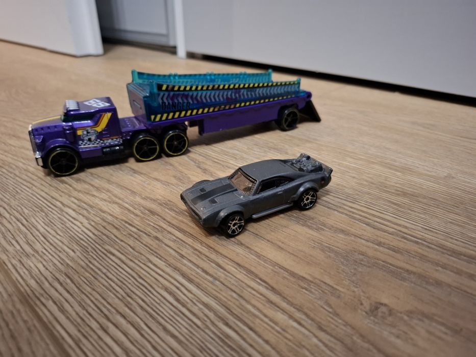 Zestaw samochodzików Hotwheels