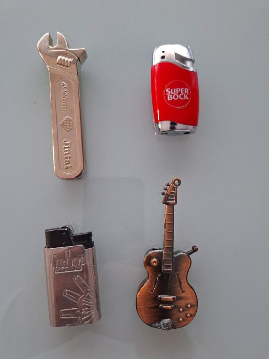 3 isqueiros e 1 capa