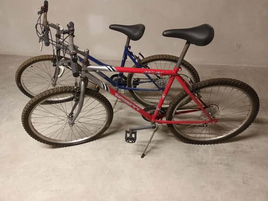 2 bicicletas , pouco uso, 1 pneu vaza ar.