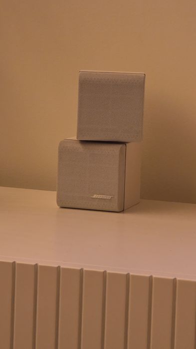 Conjunto de som bose subwoofer e dois satélites