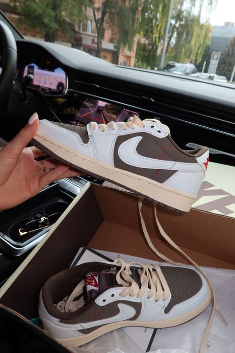 Кросівки Nike x  Travis Scott