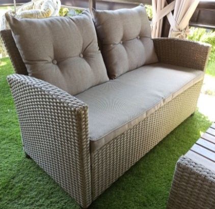 Meble ogrodowe  Ven sofa dwa fotele ława z blatem z drewna.