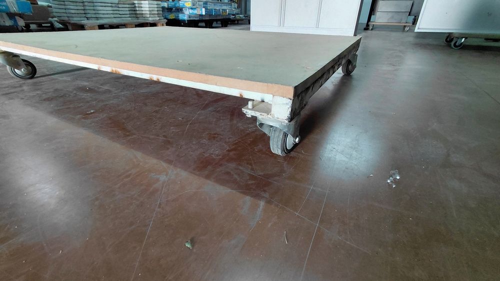 Carro ferro e mdf   CARGAS PESADAS com  rodas 120x90x16cm alt