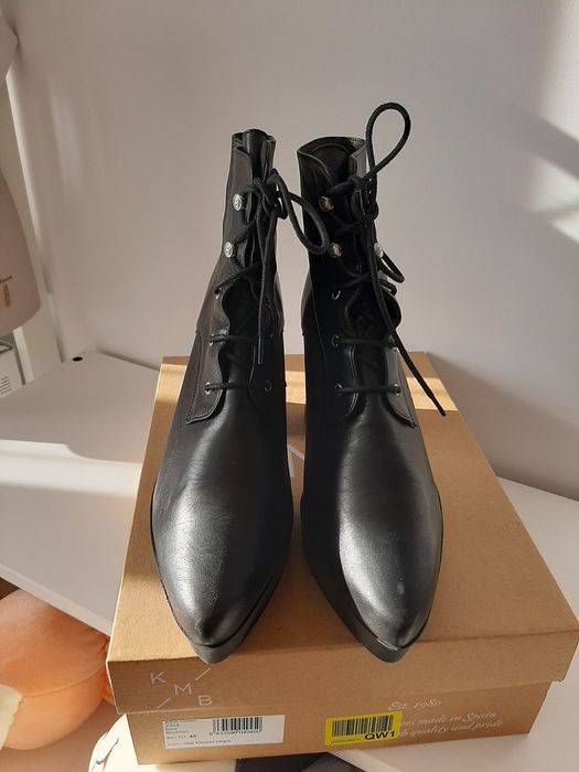 Czarne, skórzane botki sztyblety na koturnie r 40