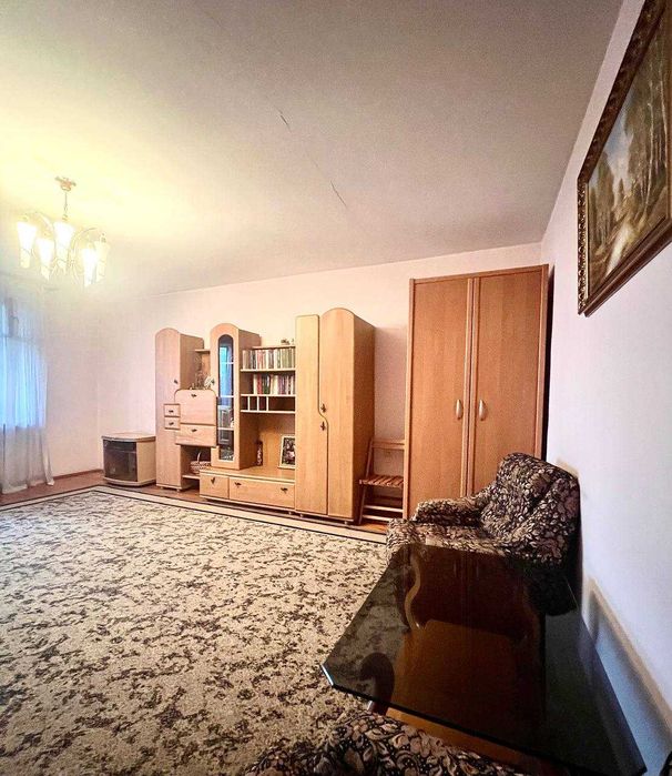 Продам 1 кімнатну квартиру  на Черемушках біля Будинку Меблів