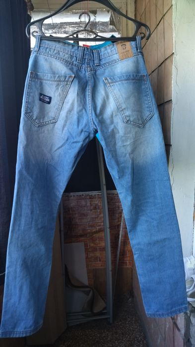 Продам мужские джинсы фирмы CROPP