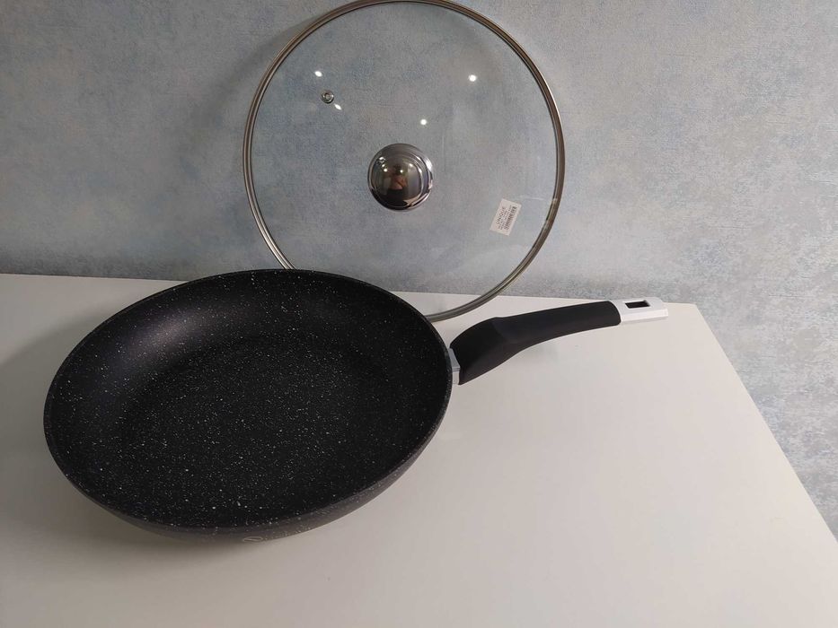 Сковорода с мраморным покрытием.сковорідка з мармуровим покриттям