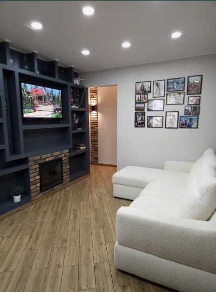 В продаже трехкомнатная квартира с капитальным ремонтом.