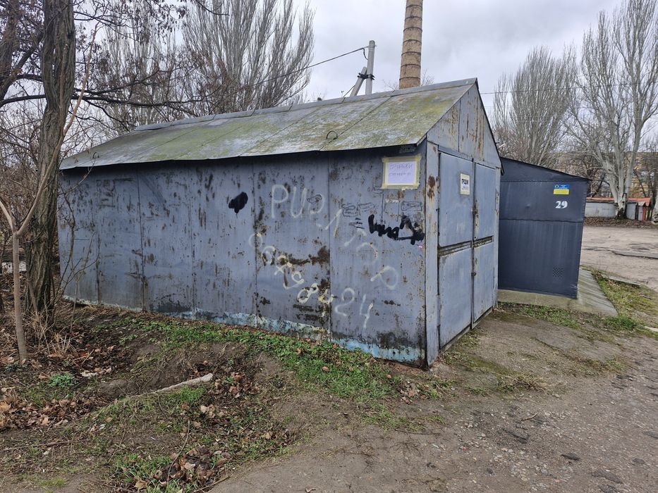 Продам гараж возле Астории 9