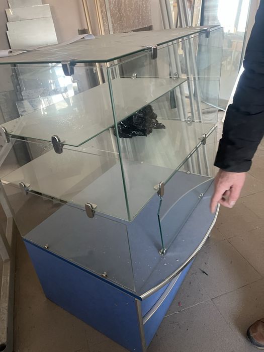 Торгова вітрина з дсп та скла