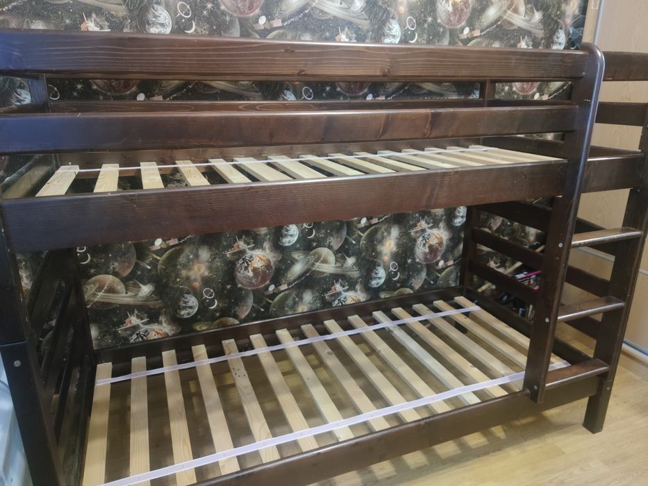 Продам двоярусне ліжко