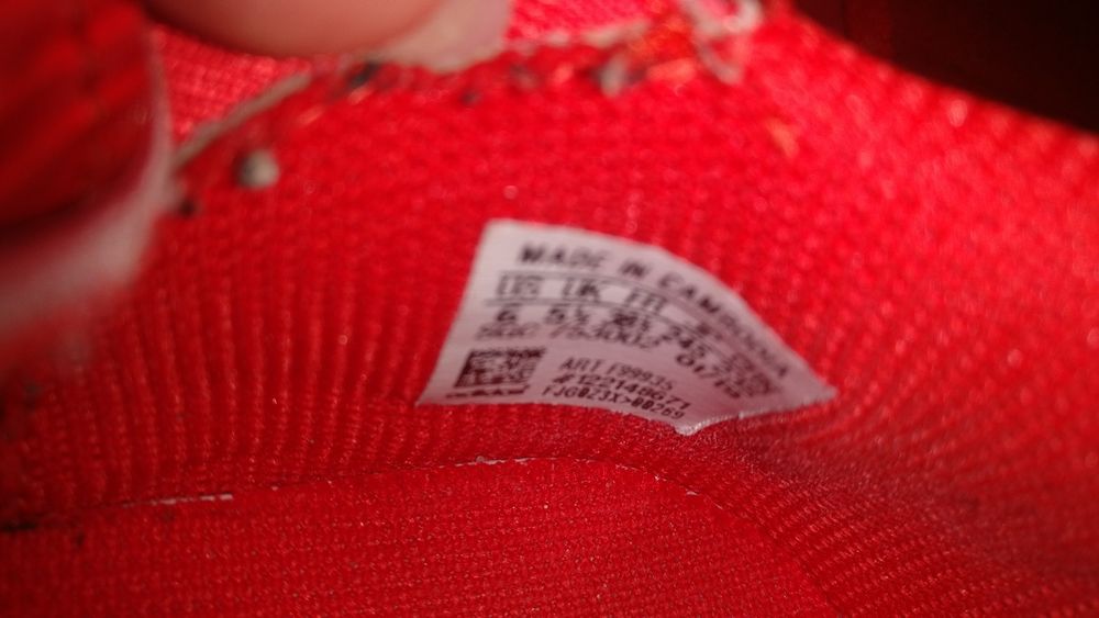Buty na sztuczna trawa do piłki nożnej