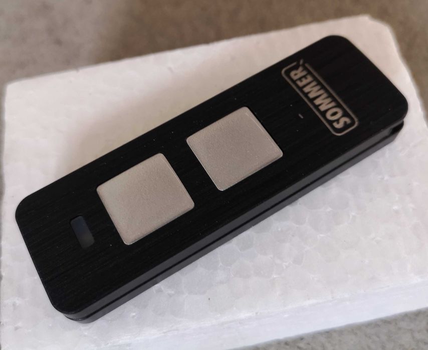 Brama FAKRO Winchester 3000x2125 z napędem garażowa segmentow