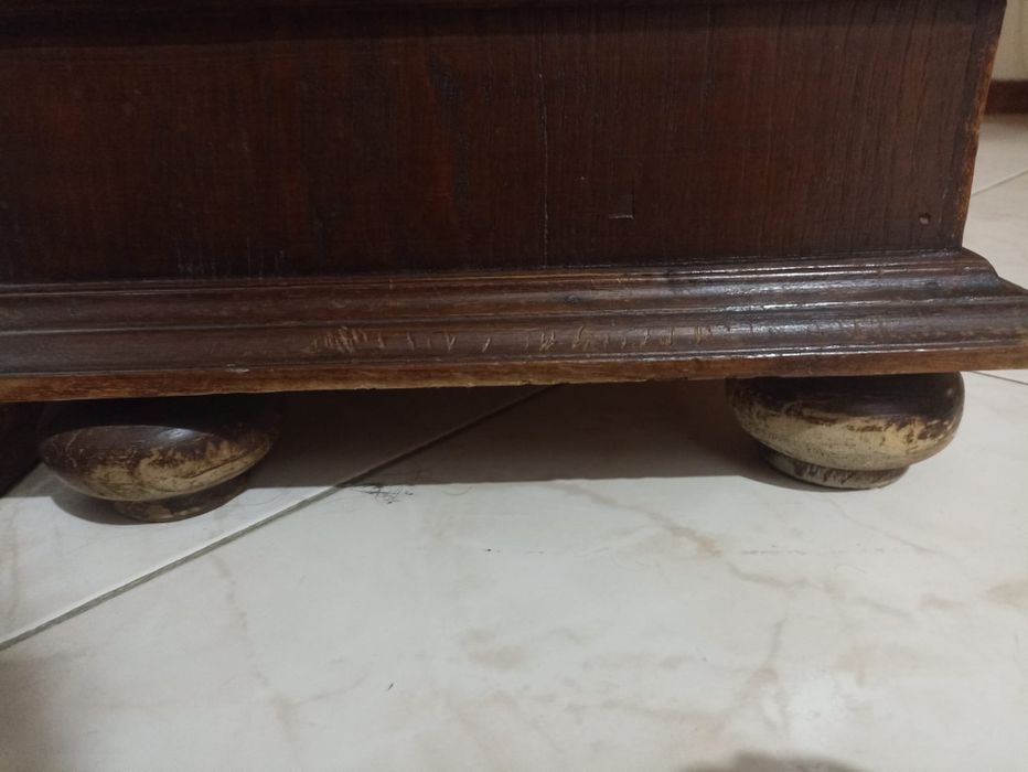 Sapateira em madeira maciça