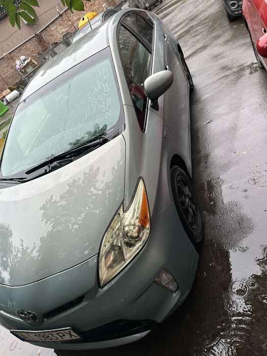 Продам Toyota prius 30