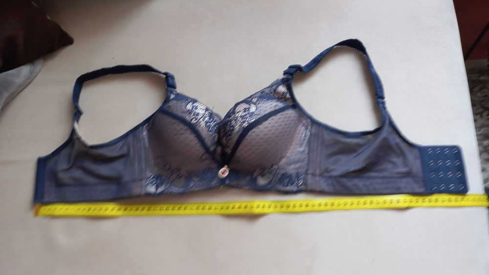 Женский красивый бюстгальтер.