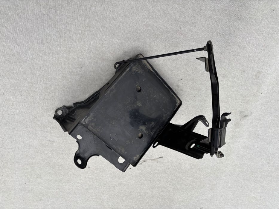 Podstawa akumulatora Toyota Yaris III