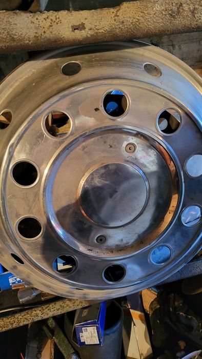 Продам колпак на передню вісь вантажного автомобіля