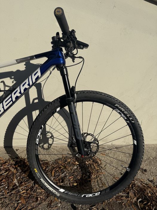 Bicicleta BERRIA MAKO Full Carbono