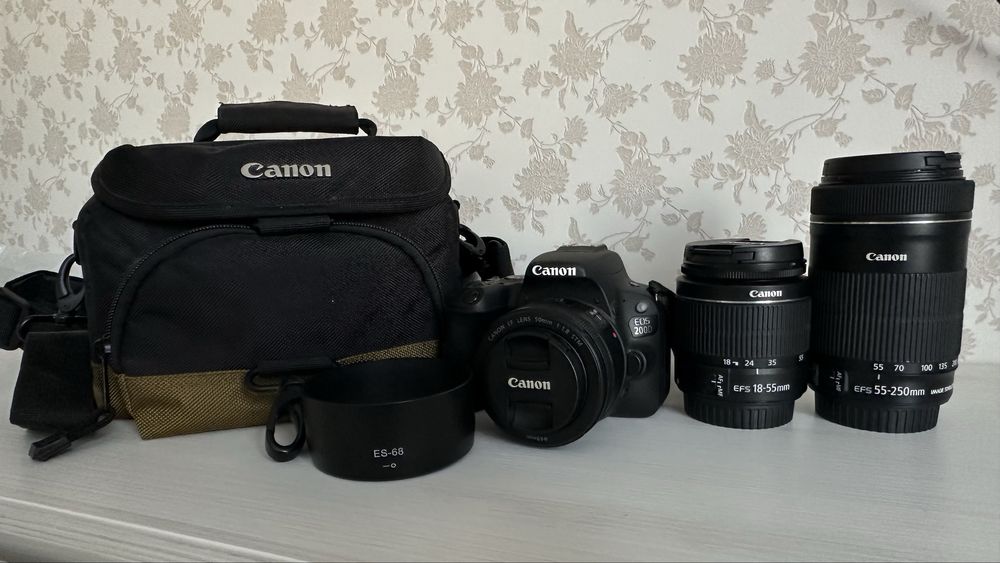 Дзеркальний фотоапарат Canon eos 200d