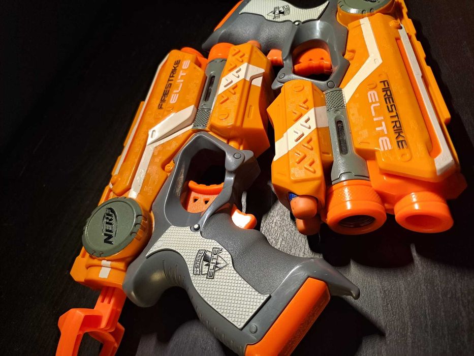 2 pistolas Nerf FireStrike Elite