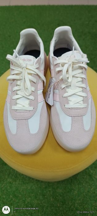 Оригінальні жіночі кросівки Adidas 39 розміру.