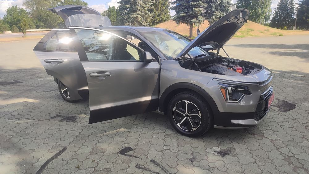 Kia Niro гібрид 2023 року
