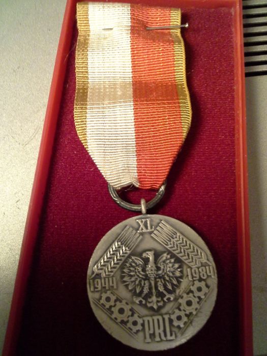 Medal PRL.Walka/Praca/Socjalizm Warszawa Mokotów • OLX.pl