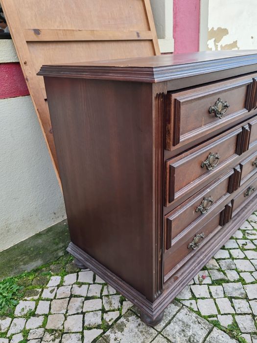 Cómoda em madeira